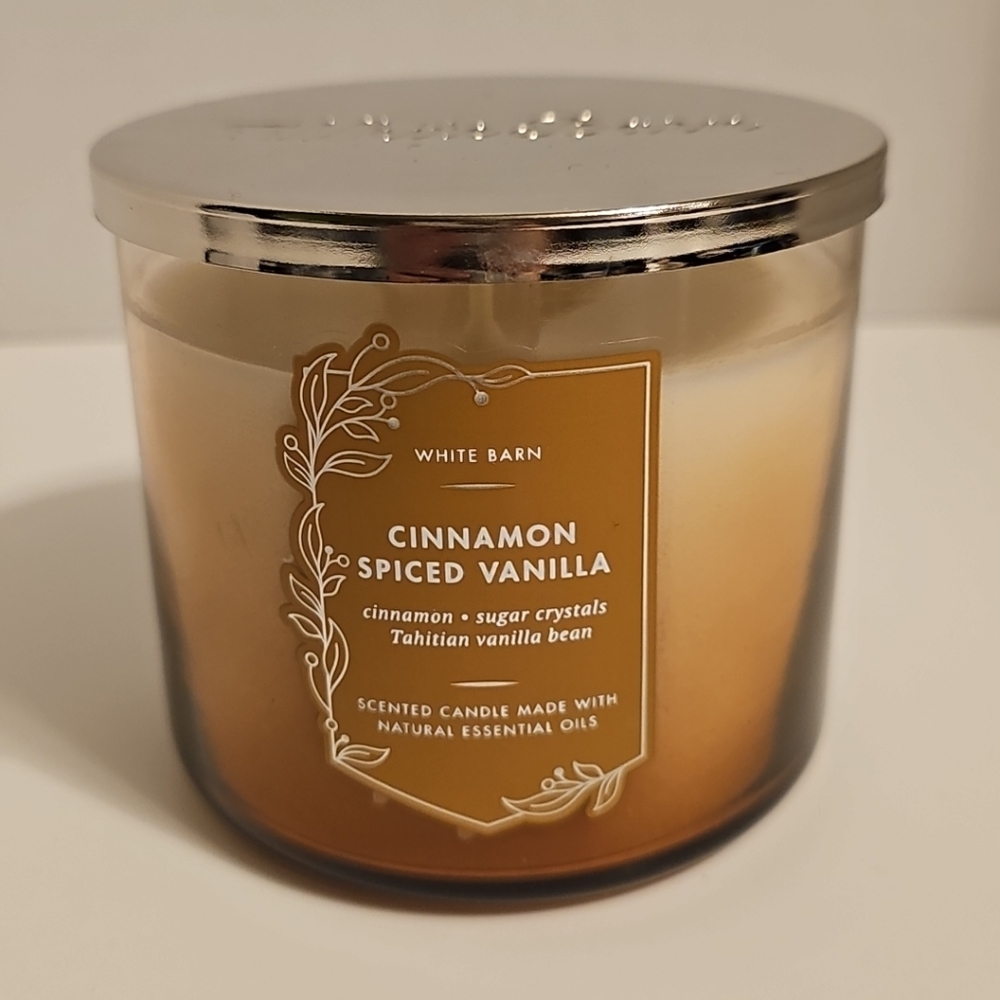 Bath & Body Works White Barn CINNAMON SPICED VANILLA 3 Wick Candle 14.5 oz